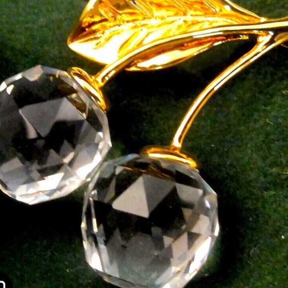 Vintage Swarovski crystal collection brooch pin cherries with gold plated leaf - Picture 3 of 12